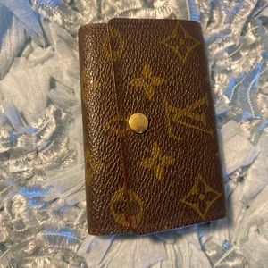 AUTHENTIC LOUIS VUITTON KEY HOLDER